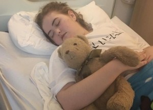 Lékaři Alaně Finlayson řekli, že trpí bolestmi kvůli těsným džínům. V 15 letech zemřela na rakovinu