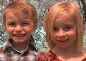 Malí andílci zemřeli krutou smrtí: Otec spal doma, jeho děti zatím trpěly v rozpáleném autě