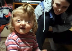 Smutný příběh teprve 2leté Sofie. Kvůli jejímu vzhledu ji ve školce odmítli