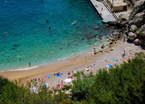 Osm chorvatských pláží zaplavily fekálie. Nevykoupete se na Korčule a u Dubrovníku