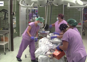 Eliška, dítě, které se narodilo po mozkové smrti své maminky, oslavilo 1. narozeniny. Jak se jí vede?