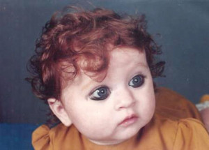 Když se Pooja Ganatra narodila, rodiče ji chtěli opustit. V dospělosti je hrdá na svou výjimečnost