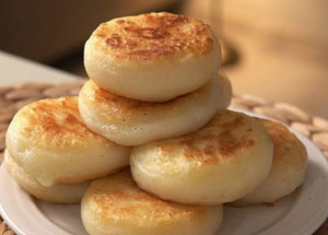 Neskutečně vynikající bramborové placičky. Jen z brambor a sýru