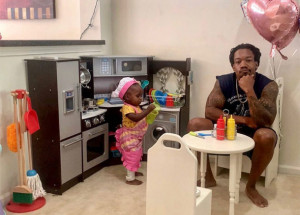 Tatínek napsal upřímnou recenzi na restauraci své dcery. Na objednávku čekal celých 45 minut