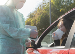 Koronavirus v Česku: Denní nárůst nakažených se přiblížil k 10 tisícům, 14. října přibylo 9544 infikovaných