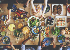 Světový den jídla si každoročně připomínáme 16. října. Ukazuje nůžky mezi chudobou a blahobytem