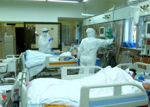 Oblíbený lékař Rastislav ze Slovenska zemřel na koronavirus. Covid-19 mu úplně zničil plíce, uvedla zdrcená manželka