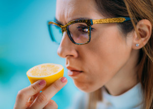 Ztráta čichu jako častý příznak koronaviru: Poruchy čichu mohou trvat měsíce až roky