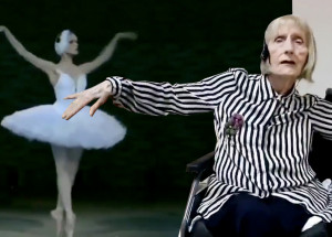 Hudba obnovuje vzpomínky: Bývalá primabalerína trpící Alzheimerovou chorobou si rozpomněla na své mládí díky hudbě z Labutího jezera