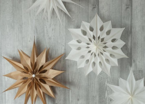 Vánoční hvězda z papírových sáčků vyjde na pár korun: Tuto kouzelnou 3D dekoraci vyrobíte během chvilky
