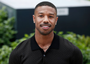 Nejvíc sexy mužem roku 2020 je herec Michael B. Jordan. Žebříčku magazínu People dříve vévodil George Clooney nebo Brad Pitt