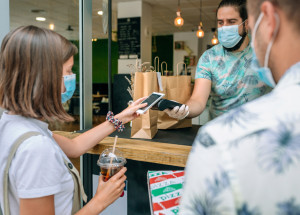 Česko v pondělí 23. listopadu přechází do čtvrtého stupně PES: Přehled, co vše platí