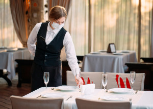 Od středy 9. prosince se v Česku zpřísňují opatření: Restaurace zavřou v 8 večer, začne platit zákaz konzumace alkoholu na veřejnosti