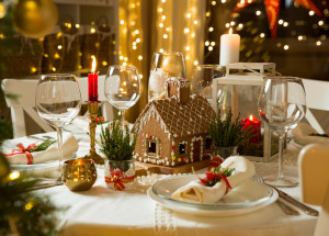 Jak prostřít vánoční stůl? Vaše štědrovečerní tabule bude nejkrásnější díky dekoracím, ubrusu či porcelánovému nádobí