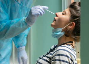 Antigenní testy: Dobrovolné testování veřejnosti na koronavirus začne již 16. prosince