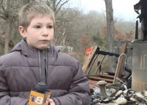 Sedmiletý chlapec Eli Davidson je malý velký hrdina. Z hořícího domu zachránil svou 22měsíční sestřičku