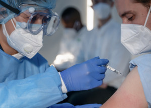 Rezervační systém pro očkování proti koronaviru se spustí 15. ledna. Otevře se nejprve pro seniory, pak pro všechny občany