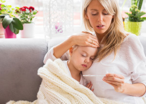 Česká maminka upozorňuje na nebezpečí syndromu multisystémové zánětlivé odpovědi. Její 2letá dcerka je po prodělaném covidu-19 v nemocnici