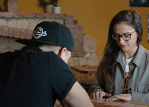 Eva Burešová podlehla kouzlu Radka Bakaláře z Revolution of Magic. Podívejte se na to, čím ji dostal