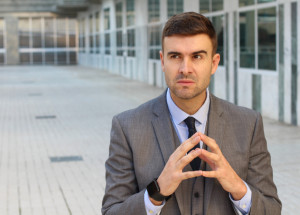 Mladík potkal svou bývalou školní lásku, která ho znovu odmítla. Za její chování se jí krutě pomstil