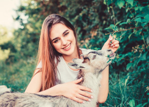 Britská farmářka půjčuje své kozy na videokonference. Z původního vtipu se stal velký byznys