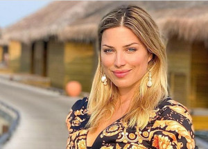 Eva Perkausová zůstala na Maledivách ve 14denní karanténě. Její přítel má covid-19