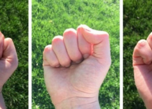 Jednoduchý japonský test osobnosti. Co o vás prozradí způsob sevření pěsti?