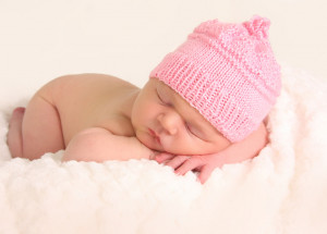 Nejstarší miminko na světě je o necelé 2 roky mladší než jeho maminka. Je to vůbec možné?