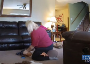 Tato chůva je opravdová zrůda. Nad těmito záběry zůstává rozum stát