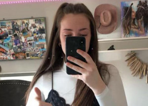 Kanadskou studentku vyhodili ze školy kvůli nevhodnému outfitu. Myslíte, že se přehnaně oblékla?