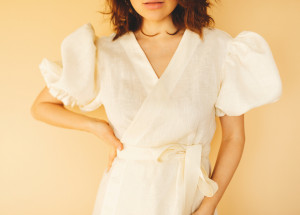 Balonové rukávy jako módní trend letošního jara. Skvěle vypadají na šatech, halenkách i bundách