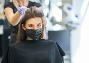 V pondělí 3. května se v Česku otevřou kadeřnictví či pedikúry. Otevření obchodů je nejisté