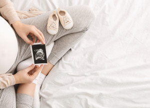 Karlos Vémola a Lela Ceterová čekají další miminko. Bude to chlapeček, nebo holčička?