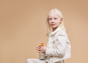 Izraelská fotografka Julia Taits zachycuje kouzlo žen, mužů a dětí s albinismem. Jejich nadpozemská krása je dechberoucí