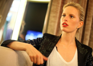 Topmodelka Karolína Kurková se stala potřetí mámou. Porodila dceru Luna Grace