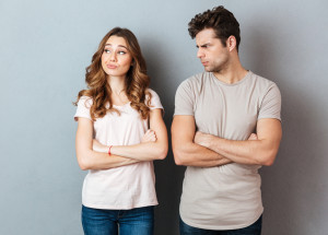 Když partner žárlí na vašeho ex: Vašeho bývalého nemůže vystát z různých důvodů