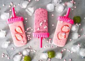 Domácí nanuky 5x jinak: Vyzkoušejte recepty z jogurtu, jahod nebo banánu