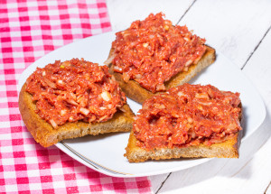 Cuketový tatarák: Jednoduchý recept, který je skvělý hlavně na topince