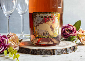 Mucha Sekt Rosé Sec šampionem Víno Terra Wag 2021
