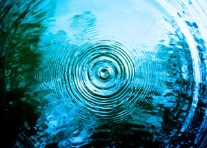 Co vše dokáže obyčejná voda? Neuvěřitelné triky, které berou dech