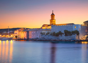 11letý český chlapec zemřel na Krku v Chorvatsku. Spadl z městských hradeb