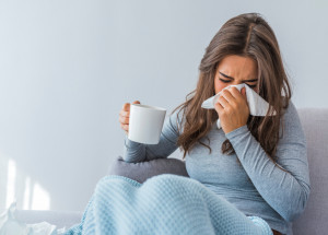 Jak se rychle zbavit rýmy: Pomohou osvědčené postupy i babské rady