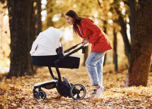 Těhotenská pověra s kočárkem: Proč jej nekupovat a nemít doma před porodem?
