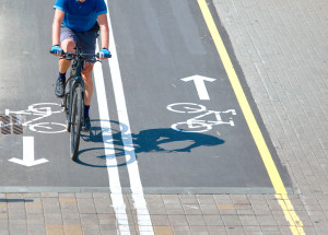 Vtipné video: Čínským cyklistou, který nepochopil značku, se baví celý svět