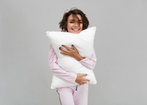 Jak vyčistit polštář? Bez pračky a sušičky se neobejdete