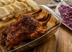 Svatomartinská husa: Jaká je tradice této pochoutky a jak na nejlepší recept