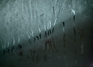 Orosená okna zevnitř: Tohoto problému se zbavíte pomocí několika vychytávek