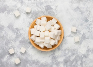 Skoncujte s cukrem: Proč nám škodí a jak ho nahradit?