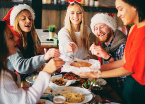 Vánoční přejídání: Jak se mu vyhnout a užít si svátky bez výčitek?