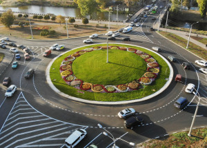 Kdo projede kruhovým objezdem jako první? Ověřte si své znalosti pravidel silničního provozu